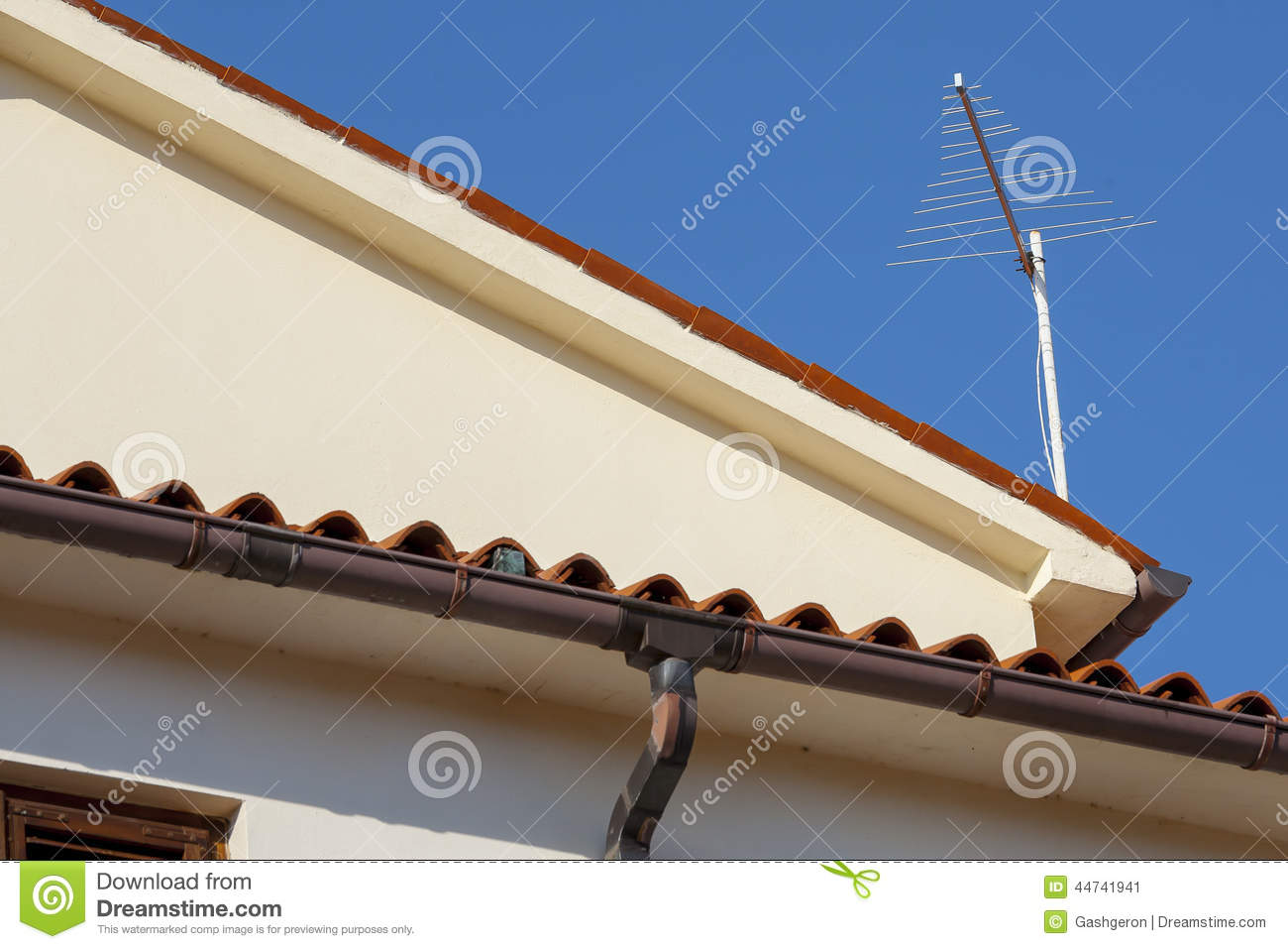 Antenna On The Roof Of The House With Tiles Mr No Pr No 1 39 0