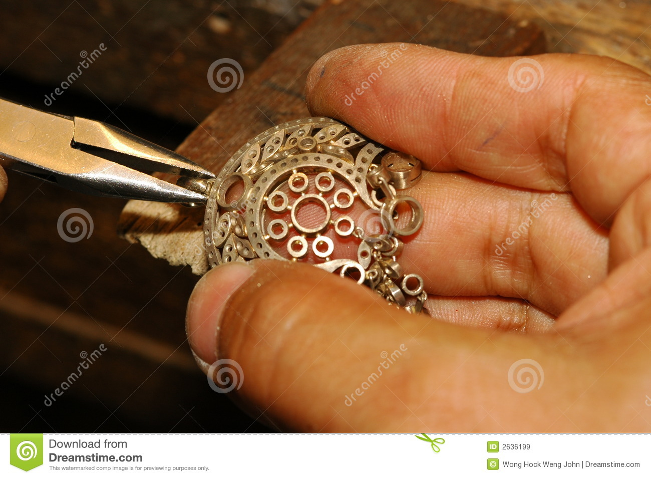 Craftsman Making Gold Jewelry Royalty Free Stock Images   Image