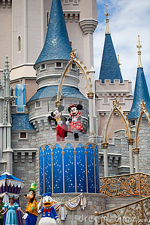 Disney Main Characters Mickey Minnie Goofy And Donald Dancing In