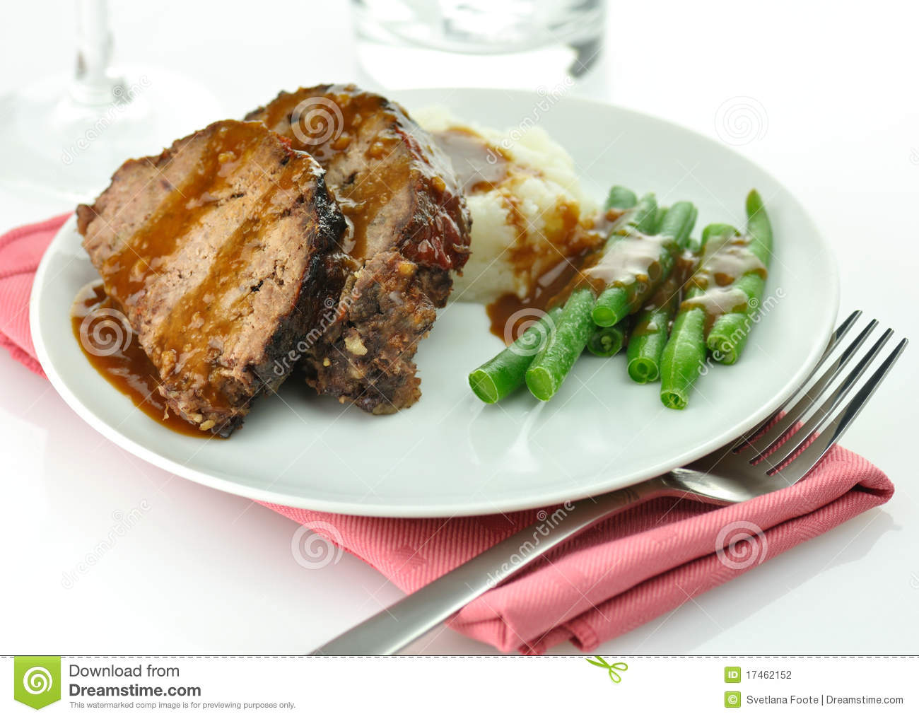 Meat Loaf With Mashed Potatoes And Green Beans 