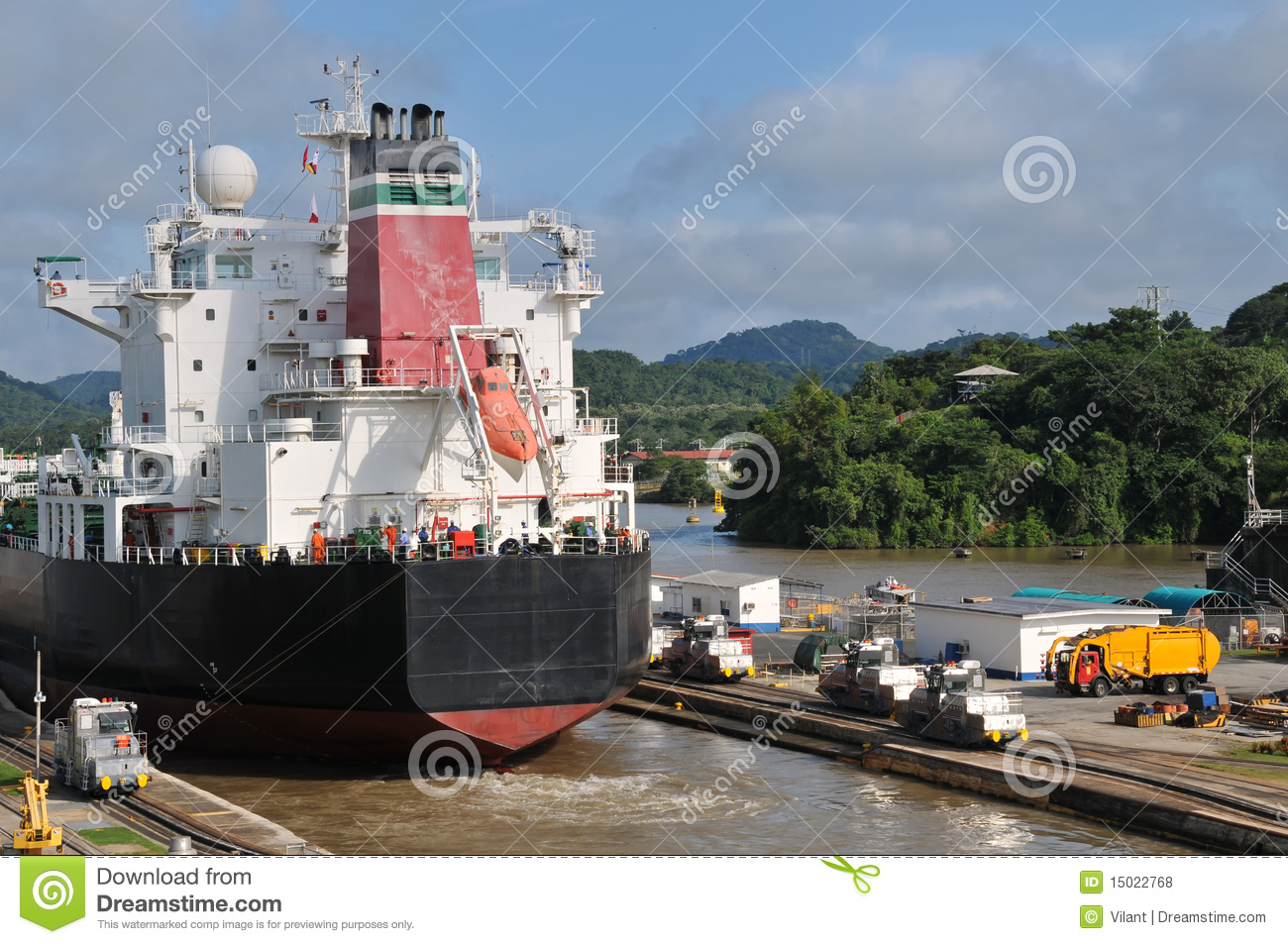 Ship Passes Through The Panama Channel Locks Royalty Free Stock Photos