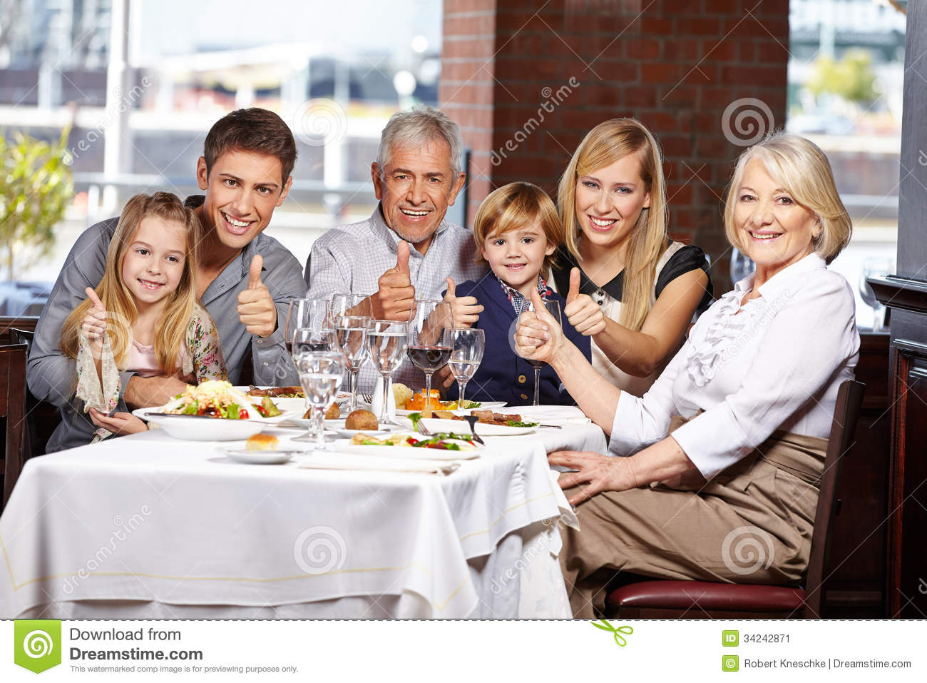 Family Restaurant Clipart Family In Restaurant Holding