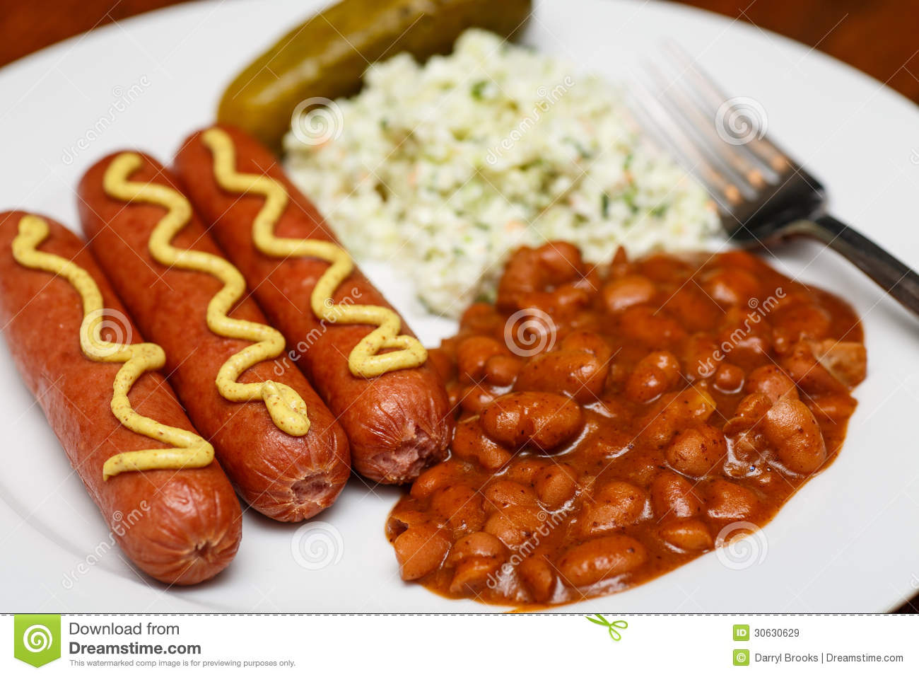 Fransk And Beans With Coleslaw And Pickle Royalty Free Stock Images