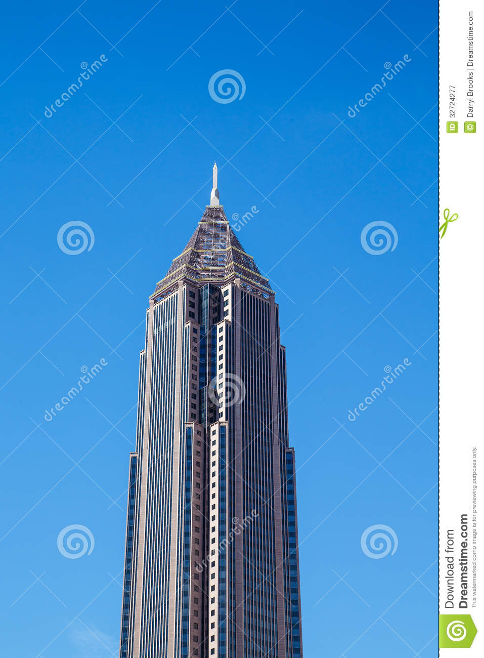 New Brown Skyscraper Under Blue Sky Royalty Free Stock Photography