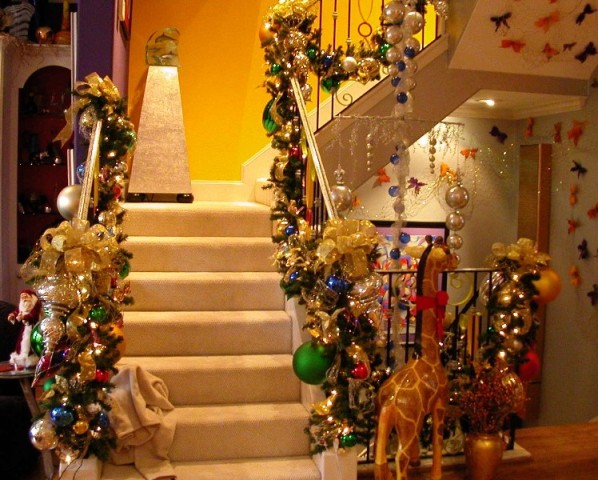Easy Home Decor Ideas  How To Decorate Staircase During Christmas