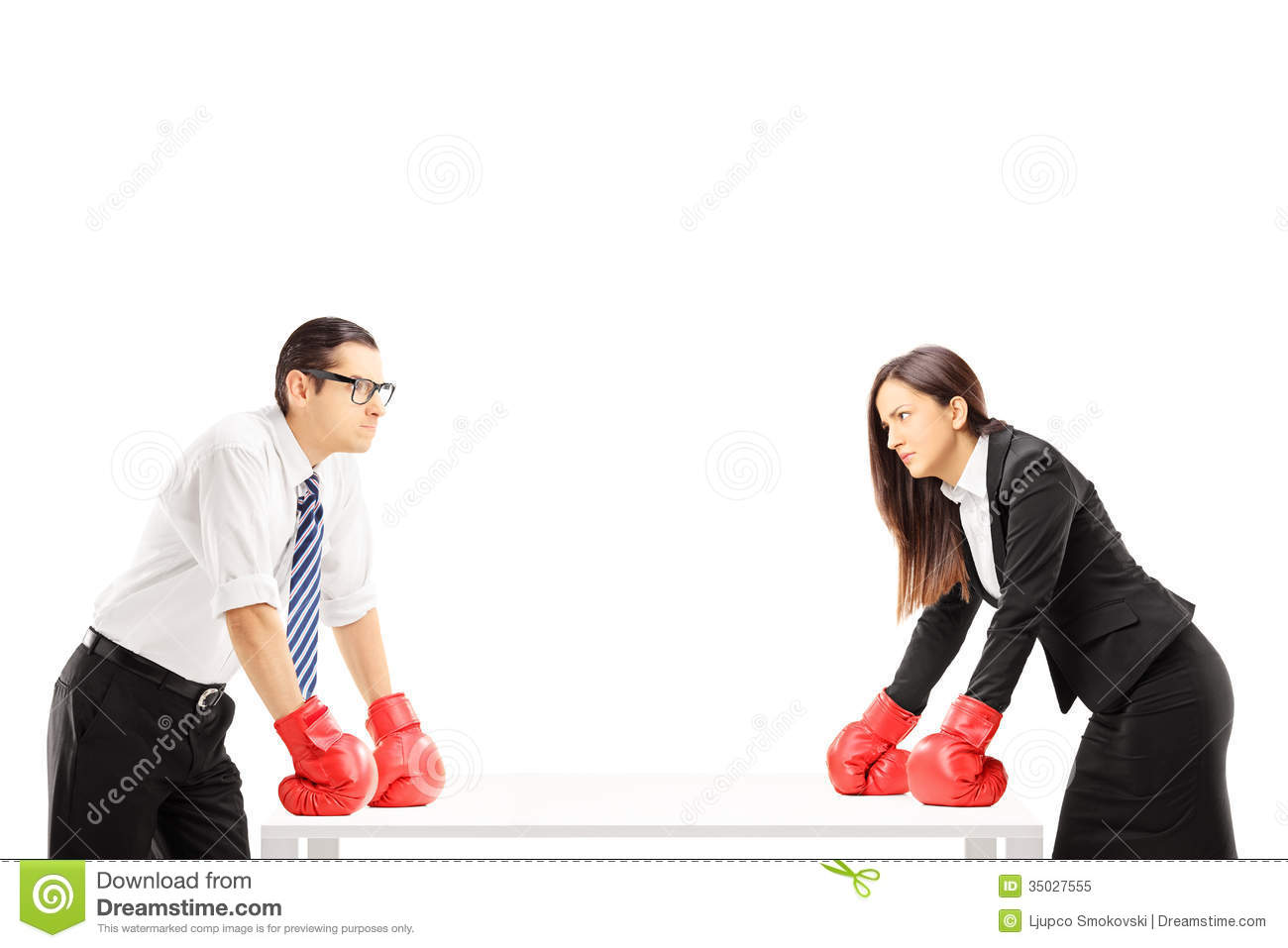 Photo  Two Angry Businesspeople With Boxing Gloves Having An Argument