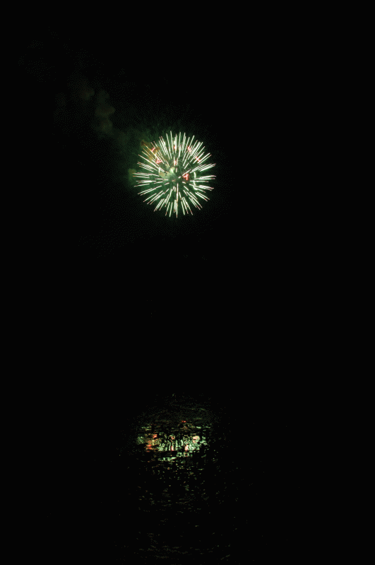 File Animated Fireworks Gif   Wikimedia Commons