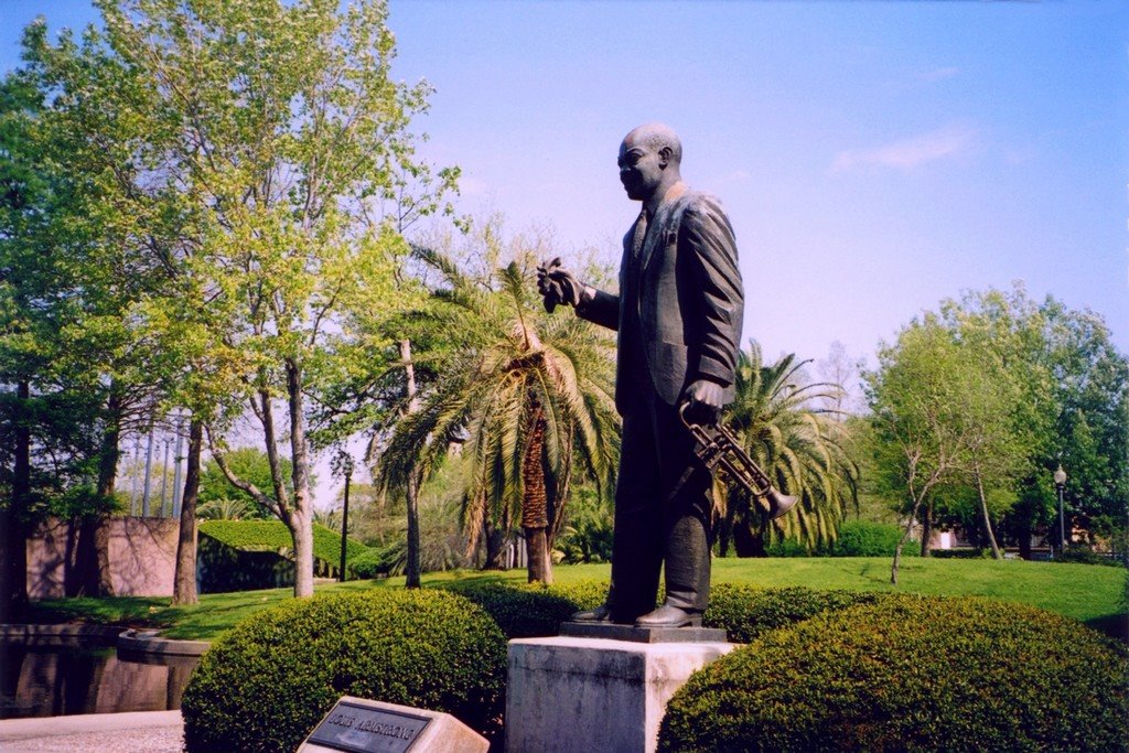 La Ville De Louis Armstrong  A Statue En Hommage Dans Le Park
