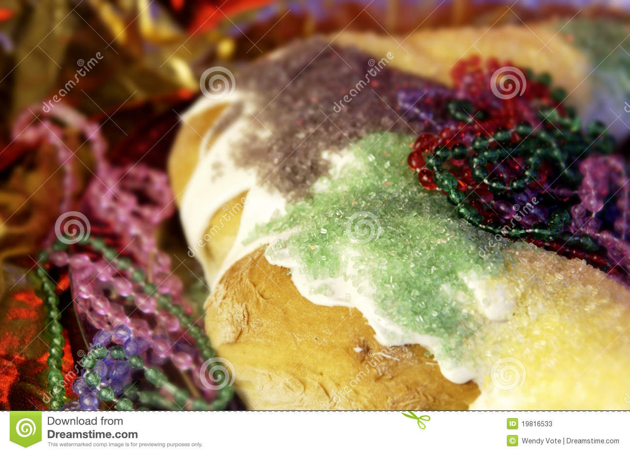Mardi Gras King Cake Stock Photos   Image  19816533