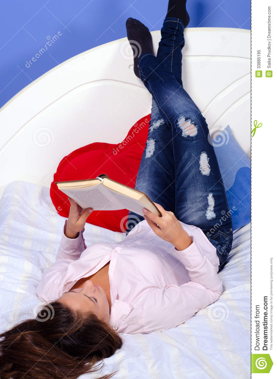 Girl Reading Book In Bed Royalty Free Stock Photo   Image  33885195
