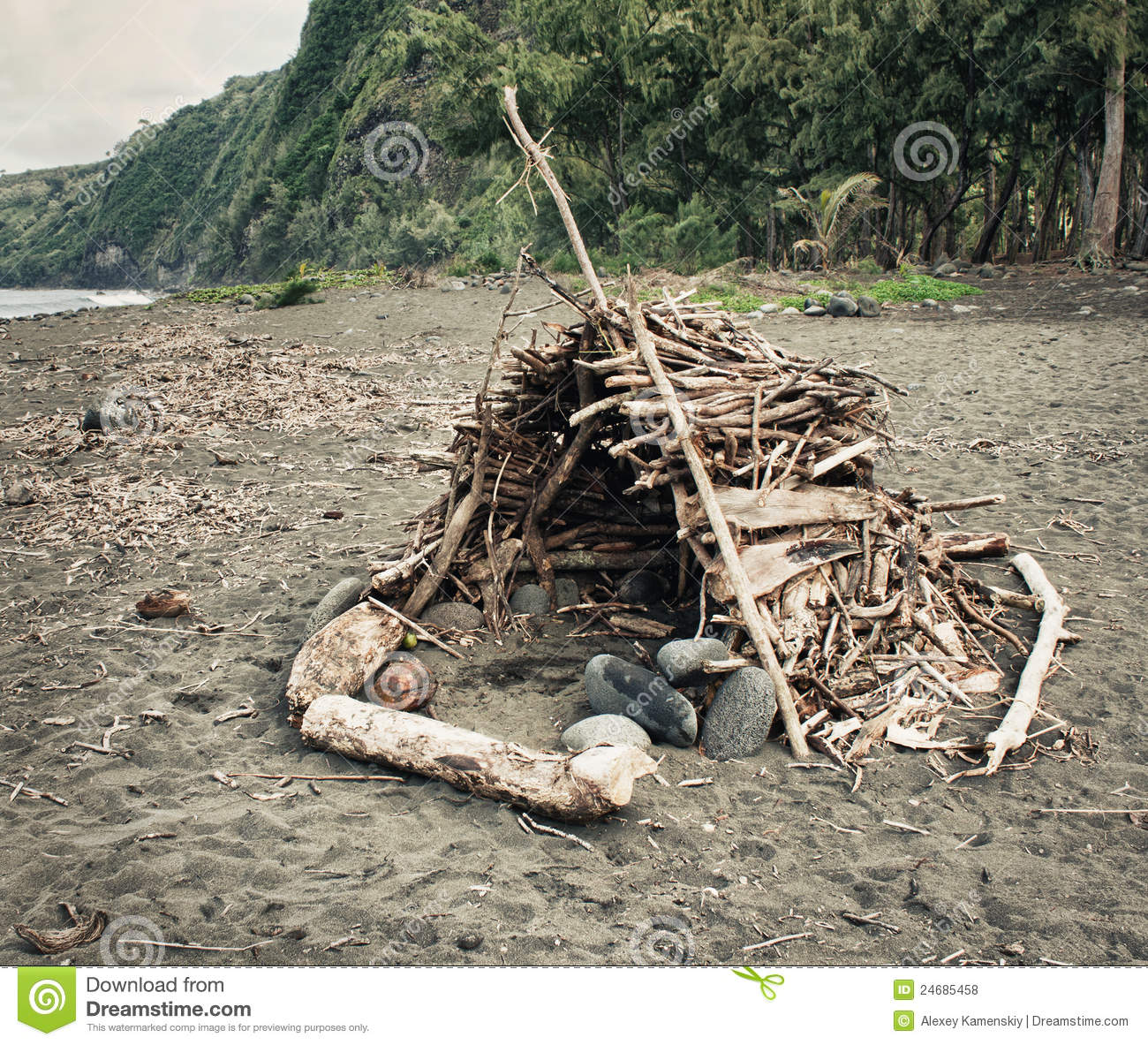 Primitive Shelter On The Beach Royalty Free Stock Photos   Image