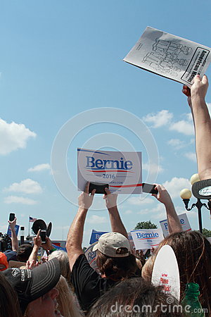 Iowa State Fair  Crowd Welcomes Bernie Sanders Editorial Stock Photo