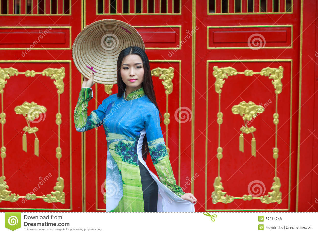 Vietnamese Women Wear Ao Dai And Non La