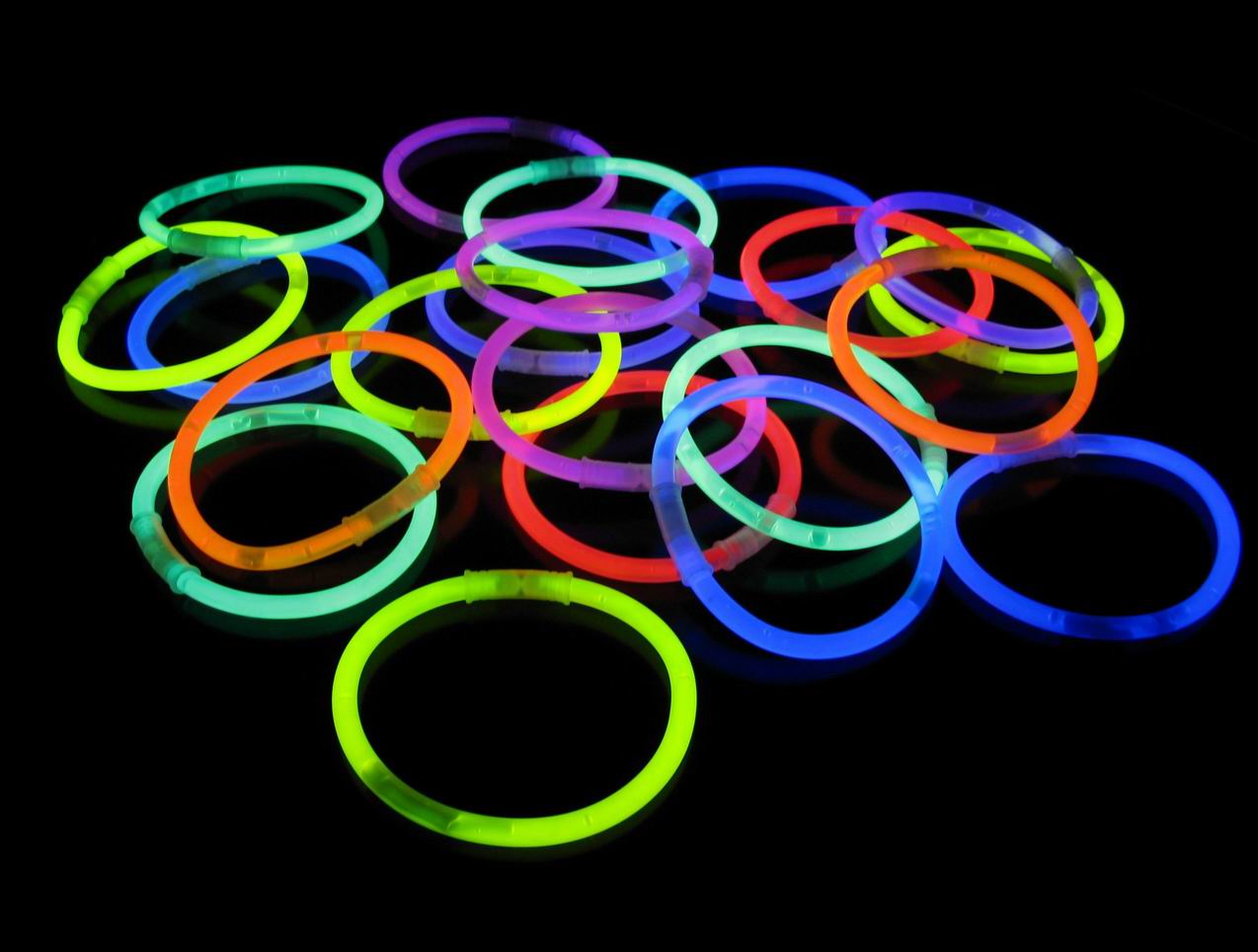 Glow Bracelets Easy To Use And Carry  The Glow In The Dark Bracket Is