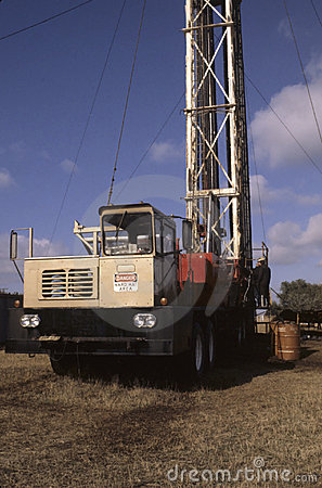 Workover Rig Used To Maintain And Repair Broken Oil Wells 