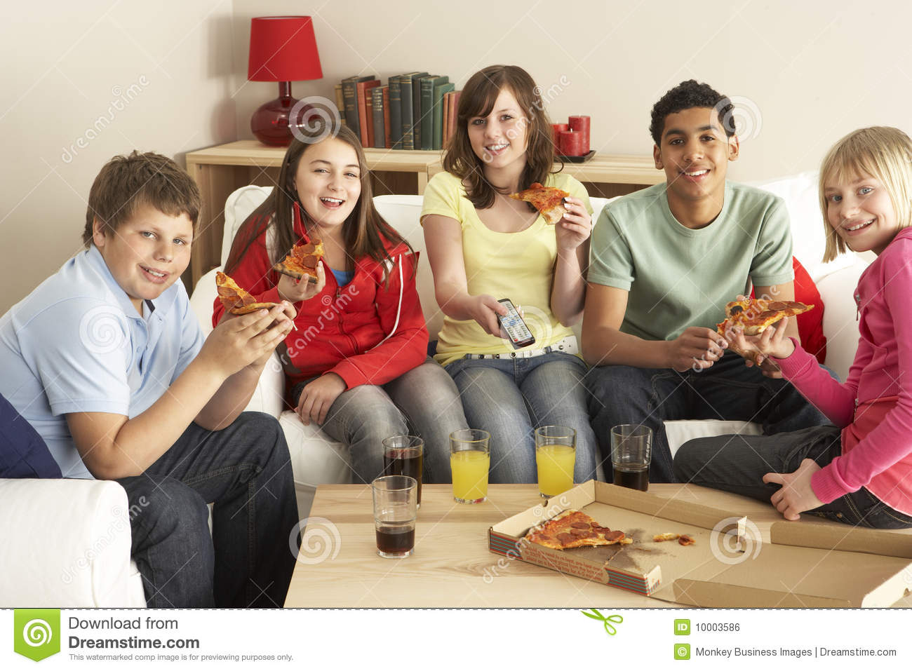 Group Of Children Eating Pizza Watching Tv Royalty Free Stock Image