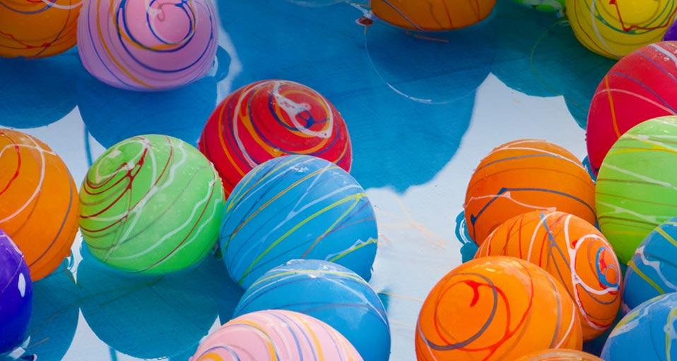 Bing Fotos  Yoyo Tsuri Water Balloons In The Pool At A Neighborhood