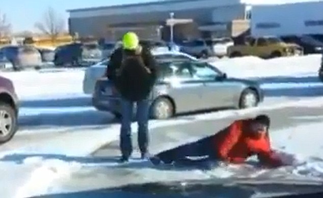 People Falling On Ice Gif Falling Over On Ice