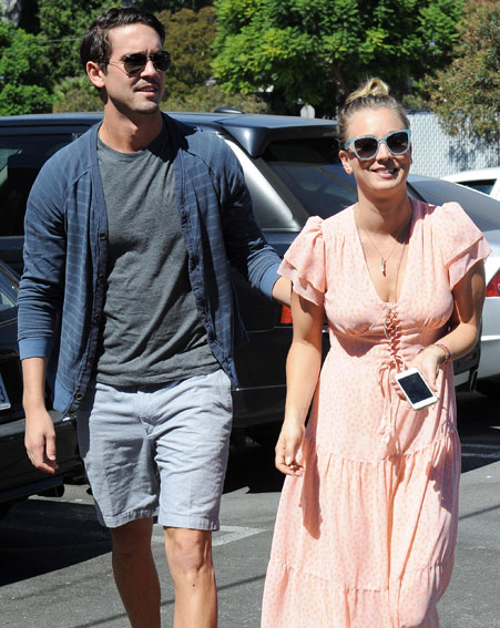 Day Ago Ryan Sweeting And Kaley Cuoco Have Swapped Vows The Milk