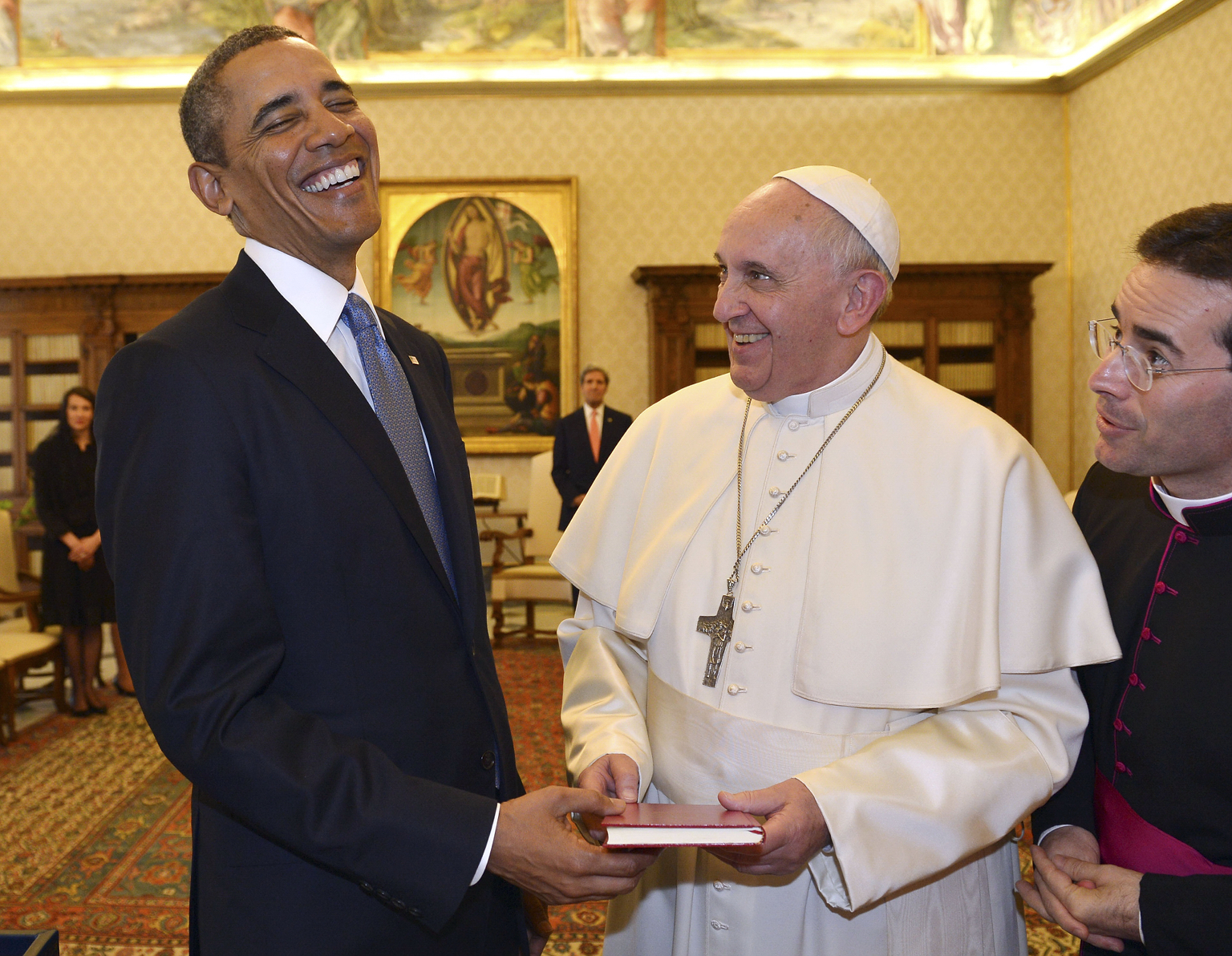 Obama Smile As They Exchange Gifts At The Vatican Thursday  Mr  Obama    