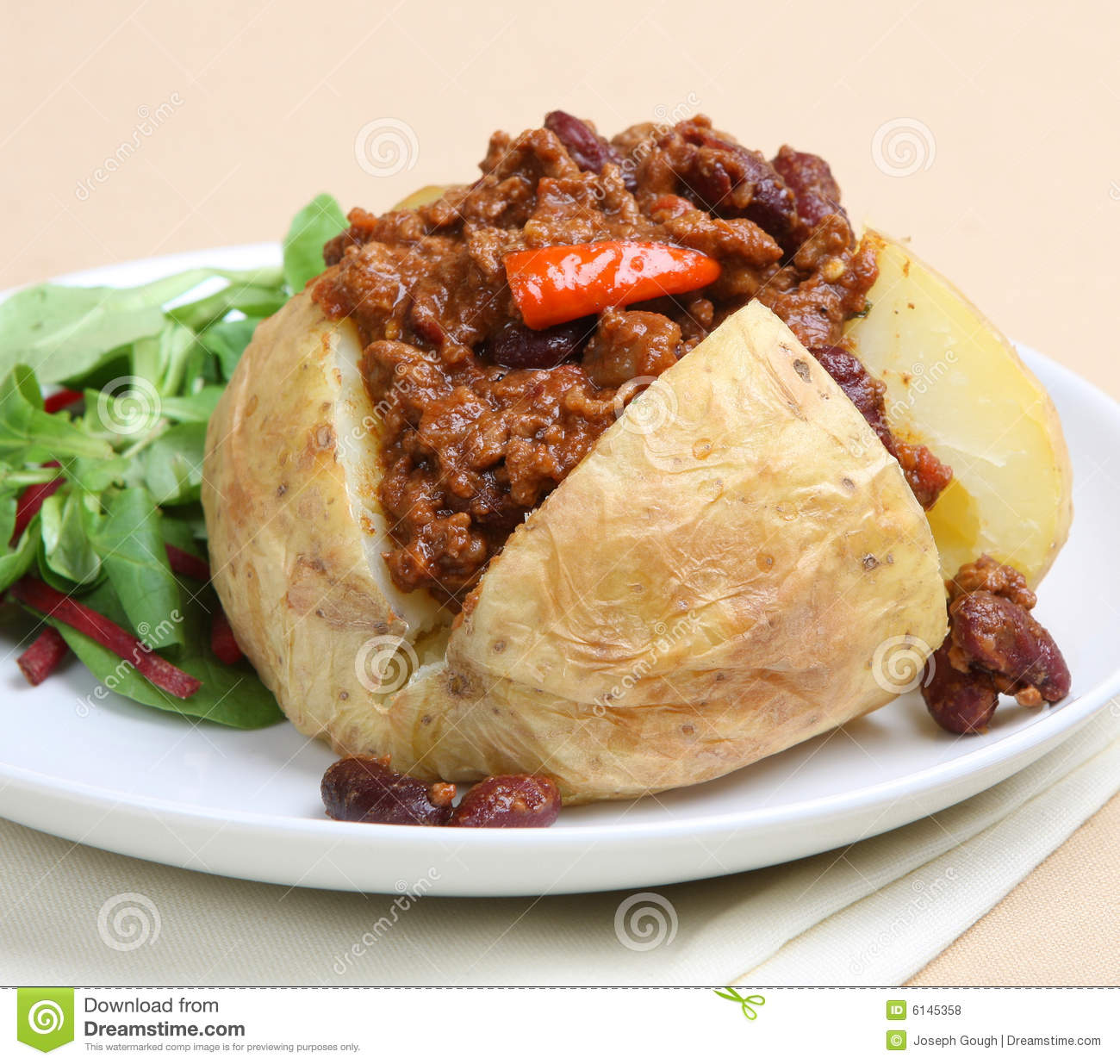 Baked Potato With Chilli Royalty Free Stock Photos   Image  6145358