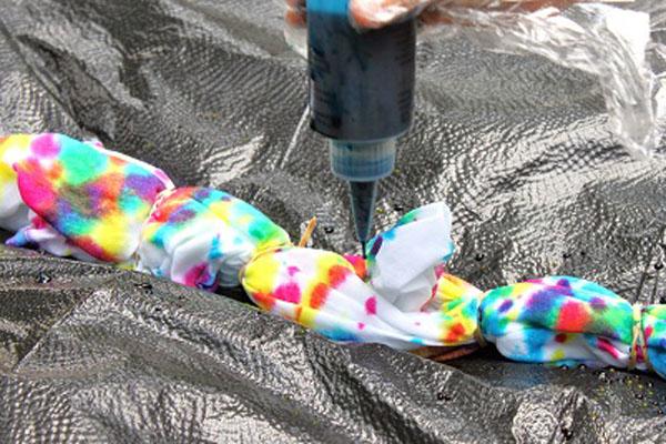 How To Tie Dye T Step 3 Cover The Shirt In Dye