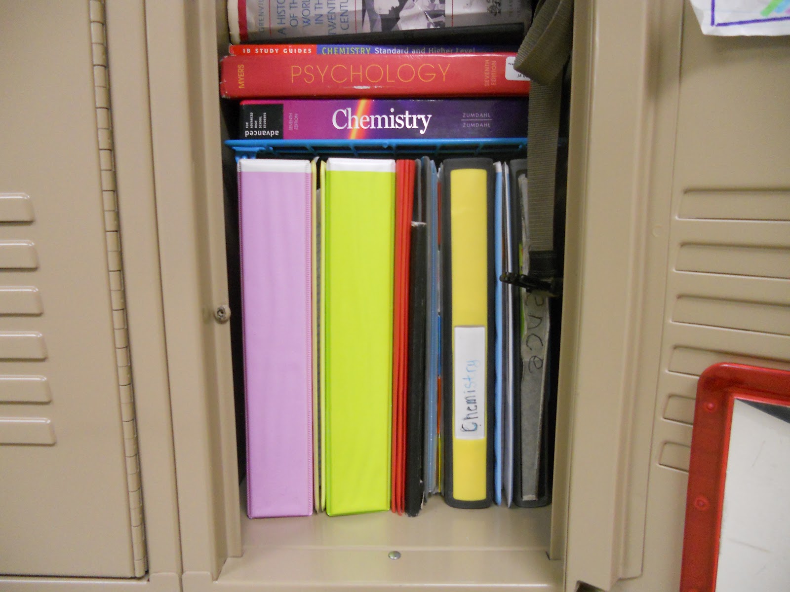 Organized Locker I Organize The Binders So That Two Equals One
