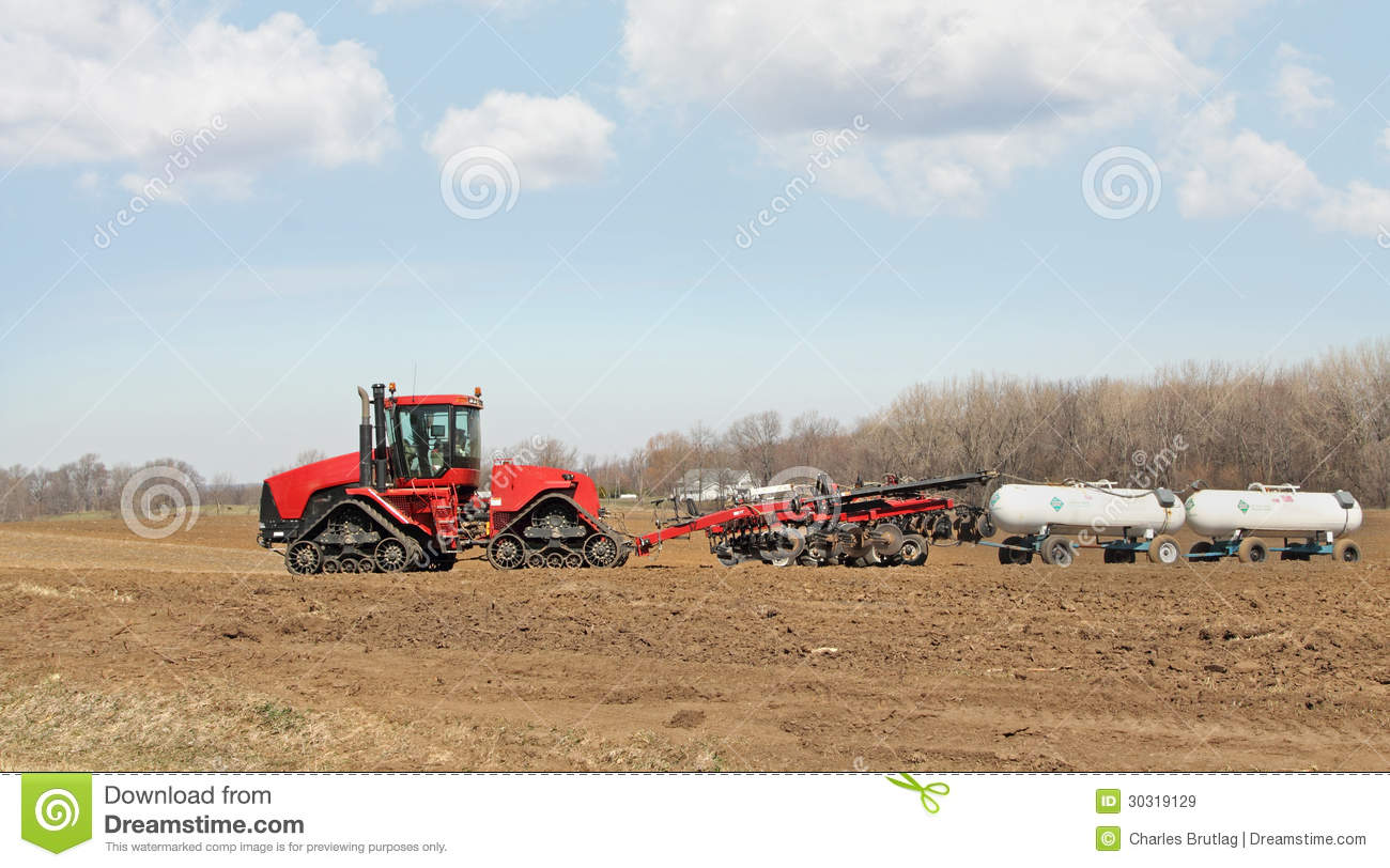 Plowing Fertilizing Tractor Pulling Plow Anhydrous Ammonia Tanks