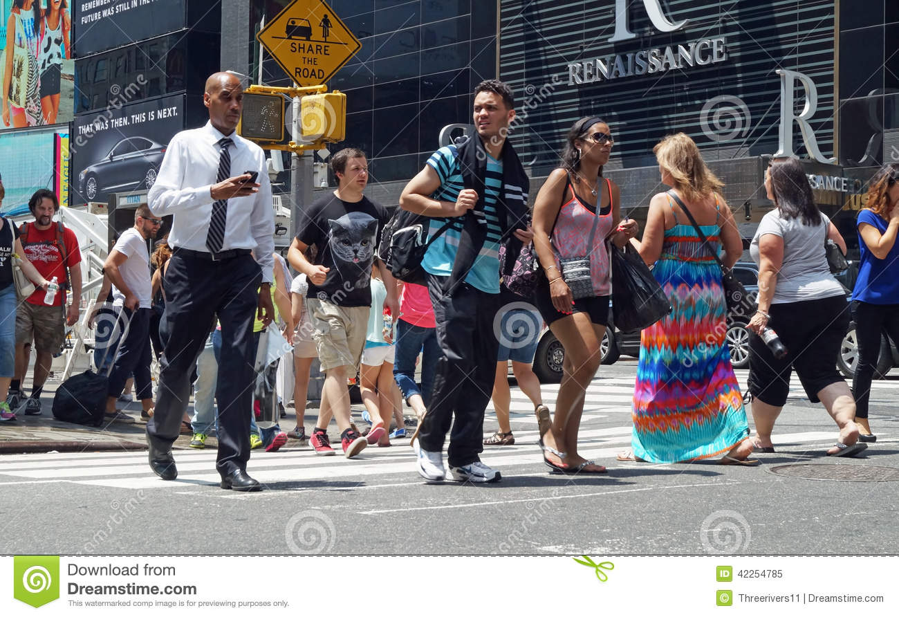 People Crossing The Street In New York City Editorial Image   Image