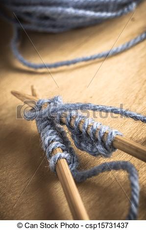 Crossed Knitting Needles Clip Art A Crossed Pair Of Knitting Needles