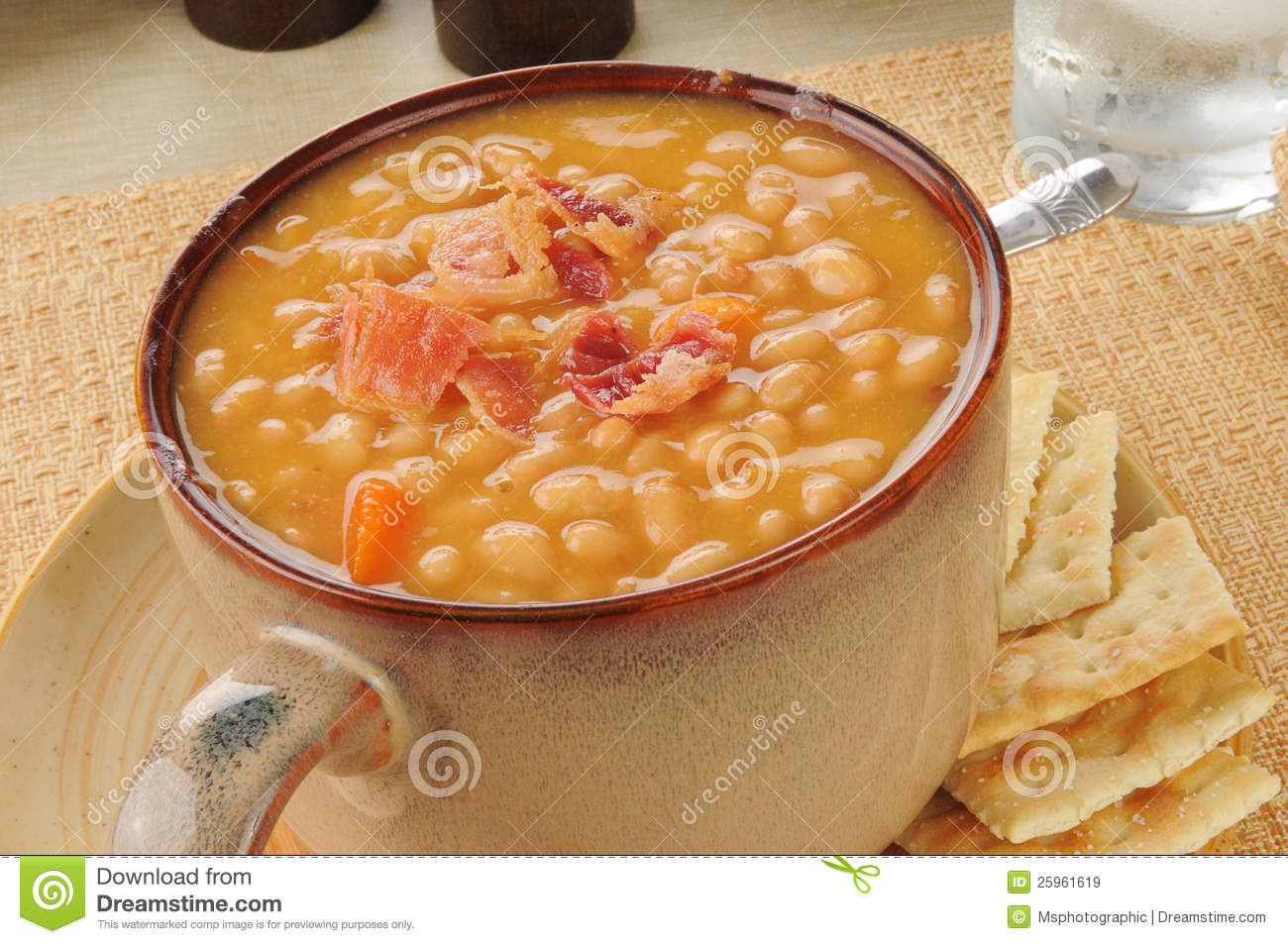 Bean With Bacon Soup With Crackers Royalty Free Stock Images   Image