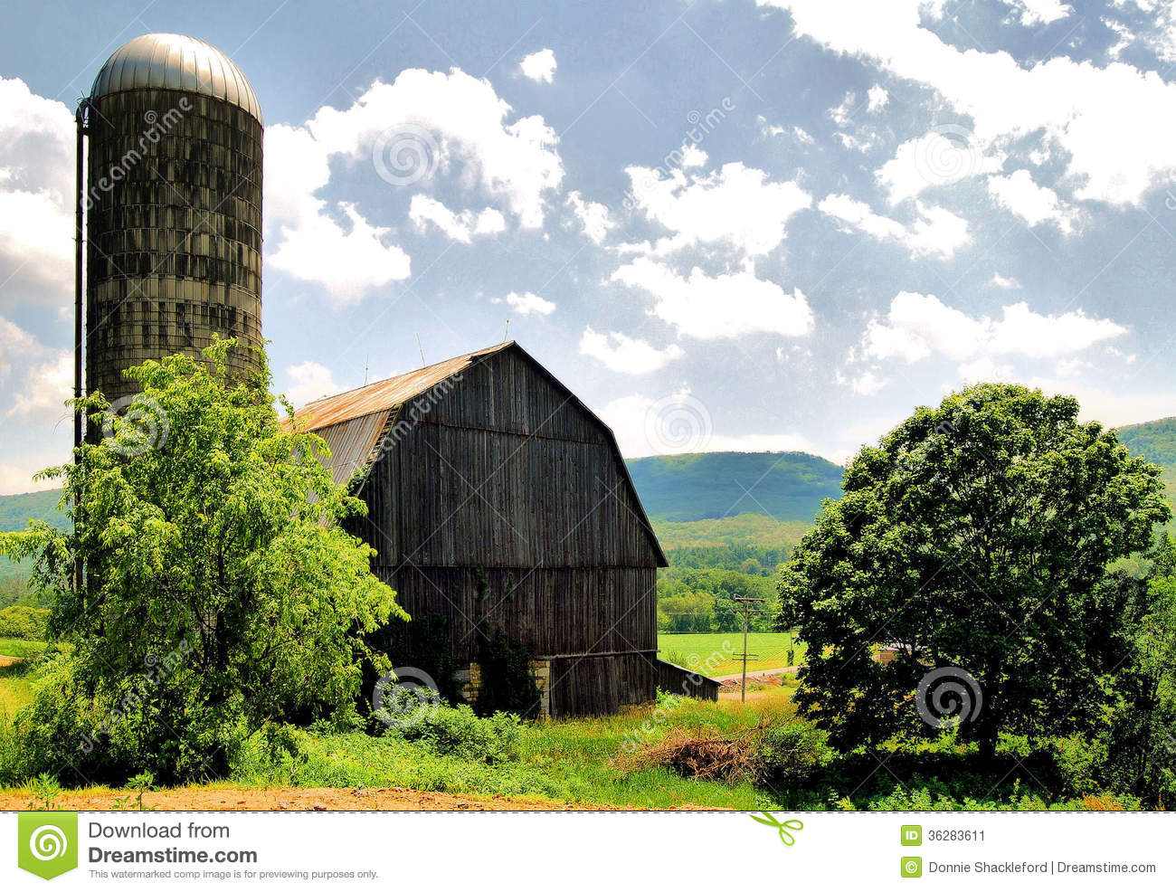 Barn And Silo In The Amish Countryside Of Pennsylvania 