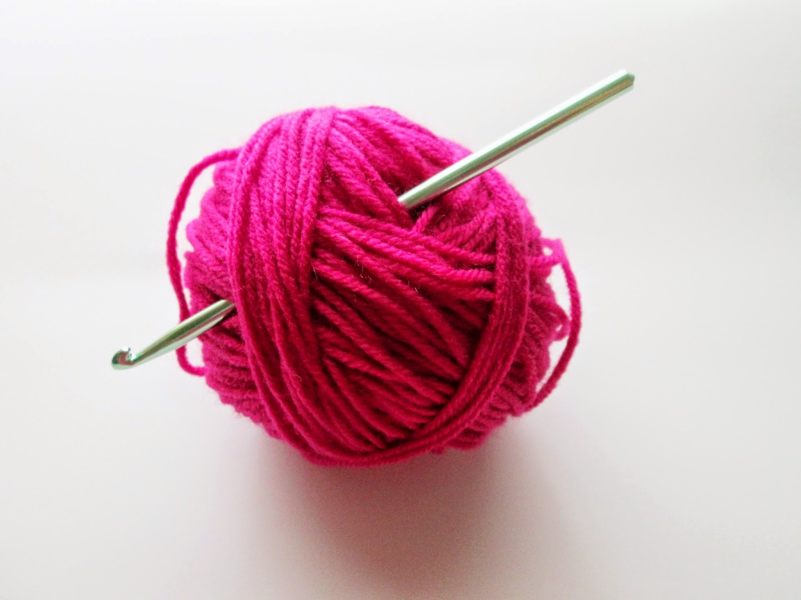 By Haniyyah  Free Clipart   Ball Of Yarn And Crochet Hook Or Needle