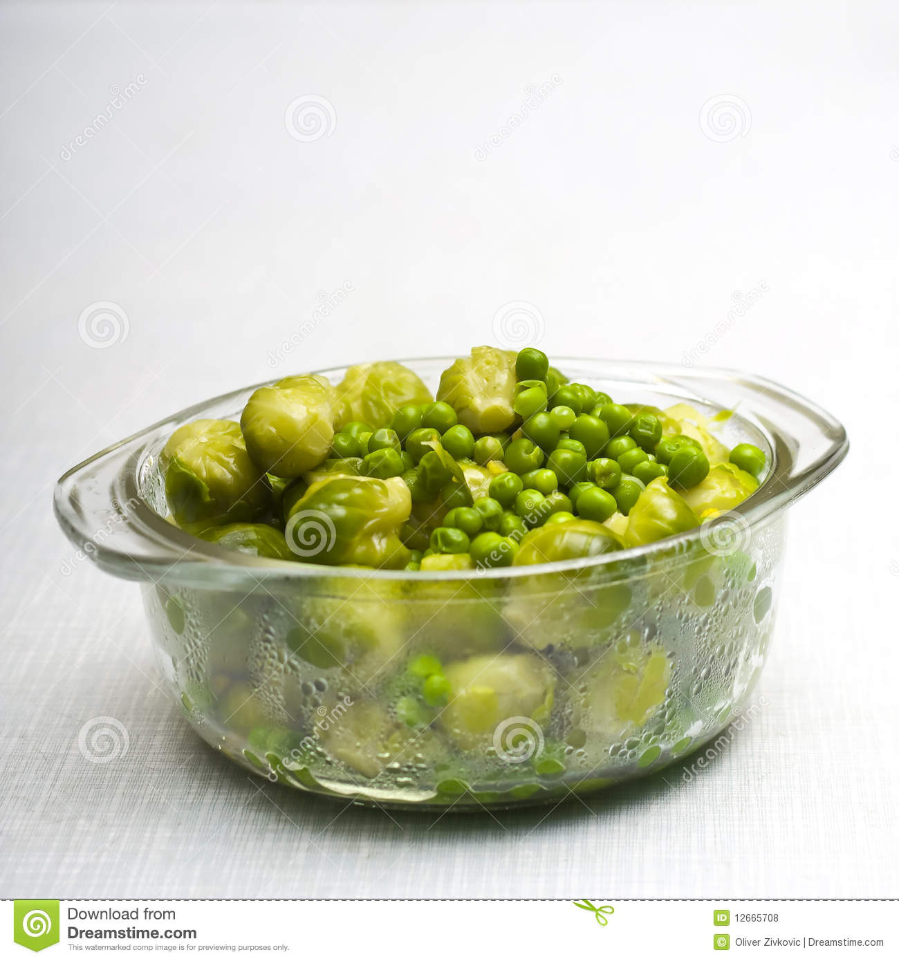 Bowl Of Freshly Steamed Peas And Vegetables Royalty Free Stock Photos