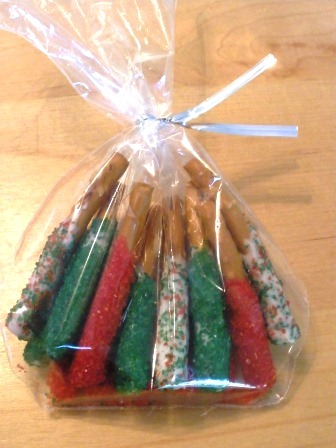 Peppermint Candy Coated Pretzels   Christmas Gifts   Pinterest