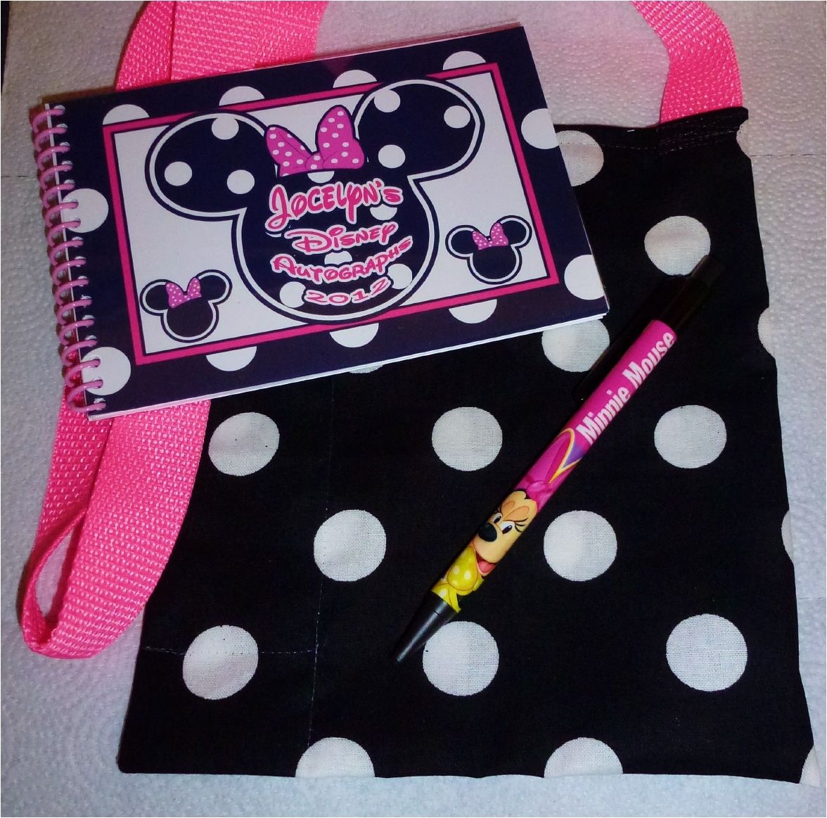     Disney Pink   Black Polka Dot Minnie Mouse Autograph Book Bag Pen
