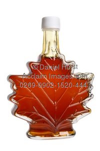 Maple Syrup Clipart   Leaf Shaped Bottle Of Maple Syrup Stock