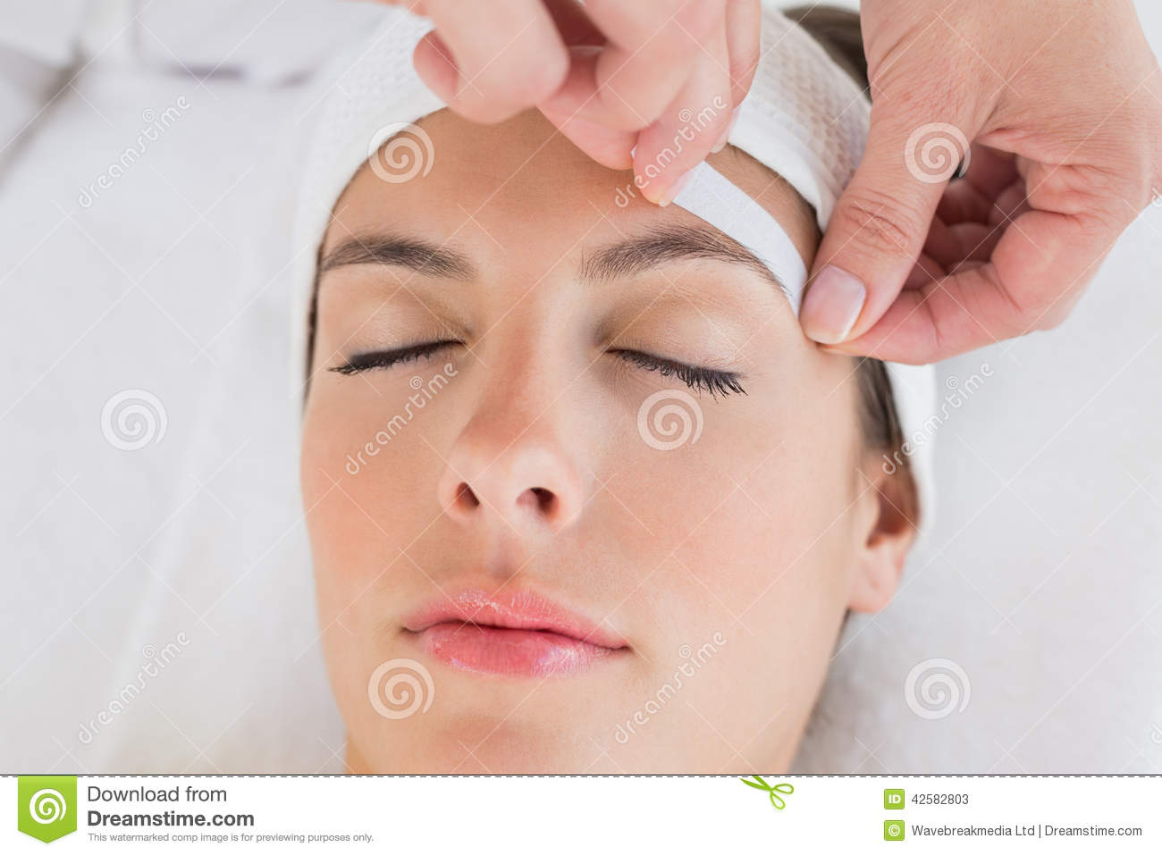 Hand Waxing Beautiful Woman S Eyebrow Stock Photo   Image  42582803