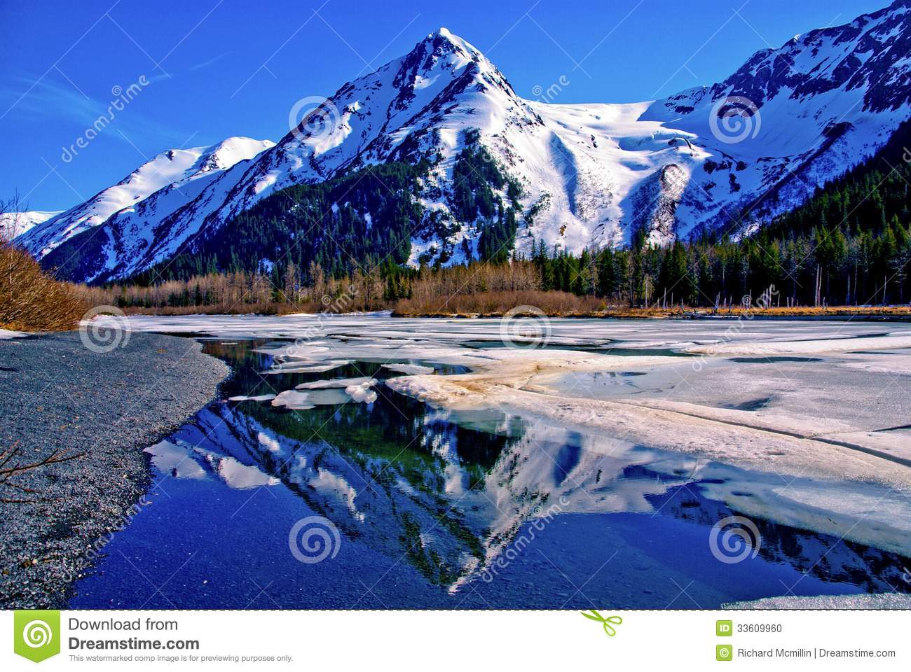 Frozen Lake Mountain Range Reflected Partially Frozen Waters Lake