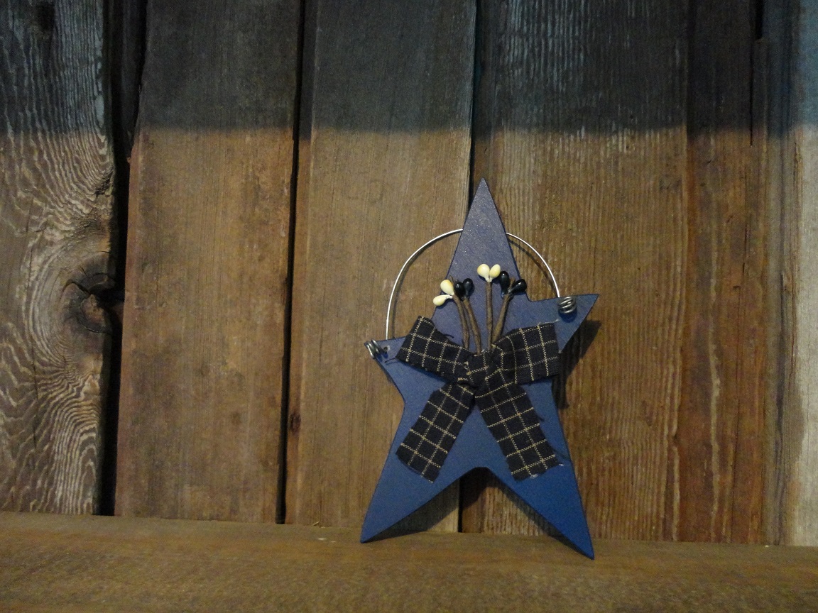 Small Country Star With Berries And Bow Sign   Navy Blue
