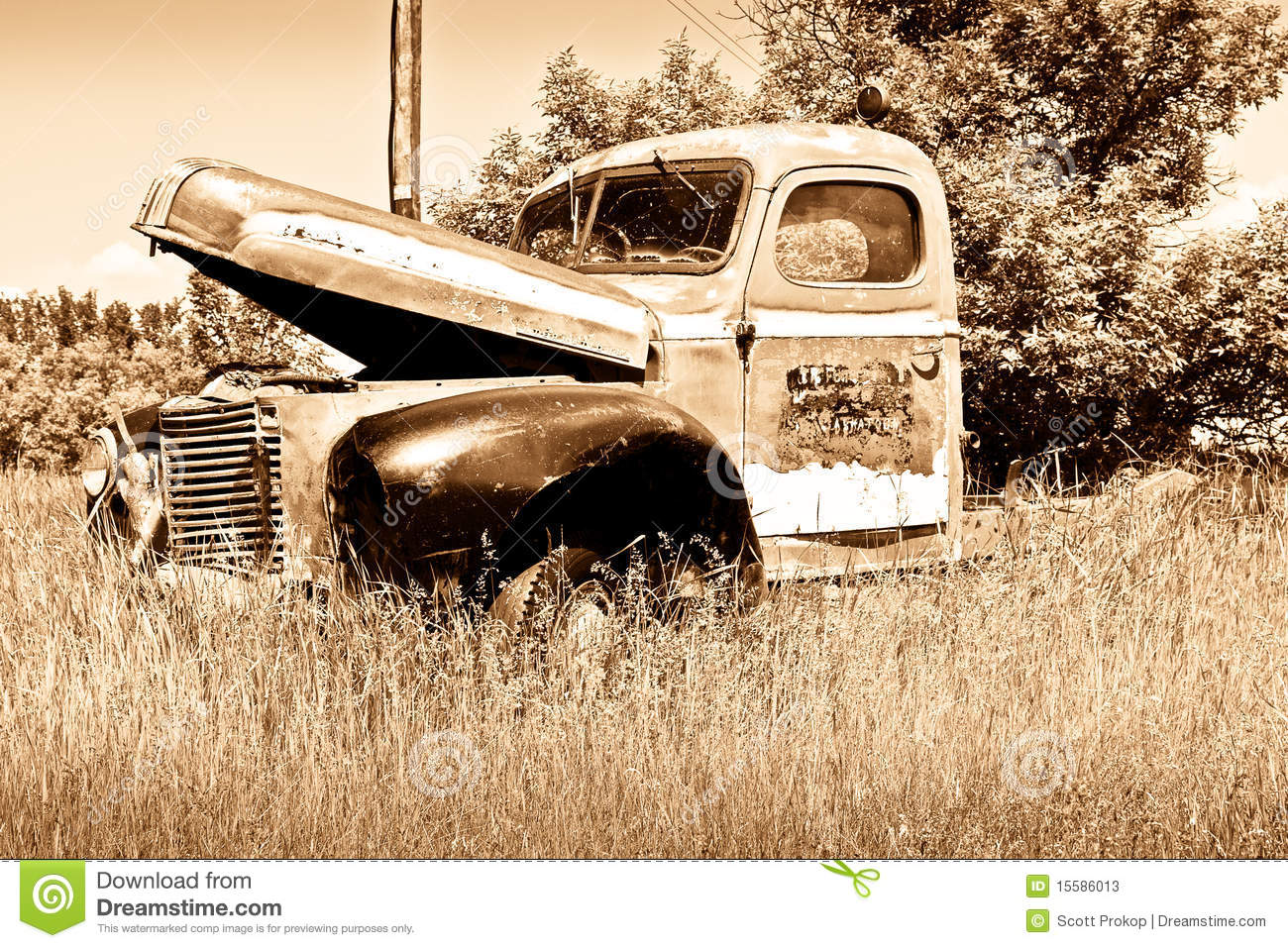 Old Red Farm Truck Stock Photos   Image  15586013