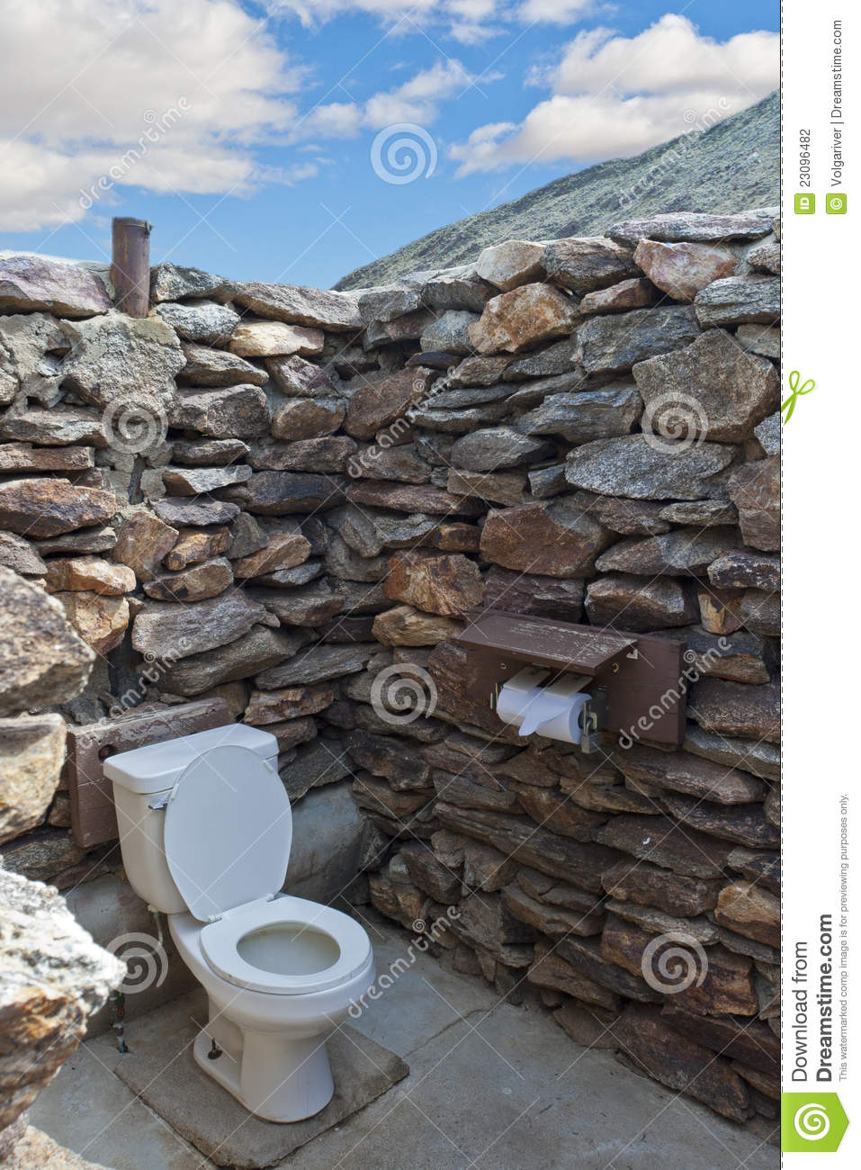 Public Outdside Stone Restroom Without Roof At Des Stock Photography    