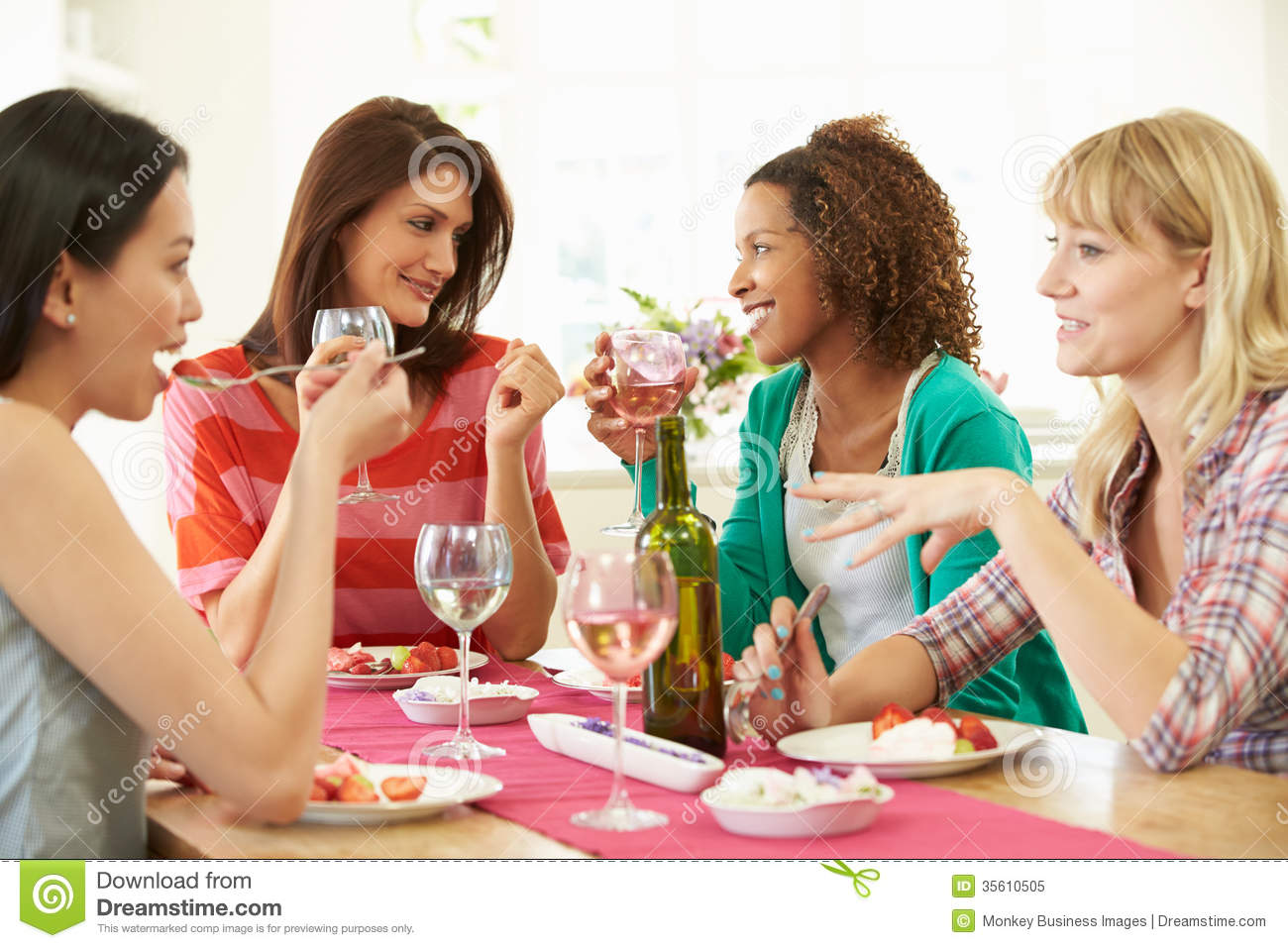 Group Of Friends Talking Clipart Group Of Women Sitting Around