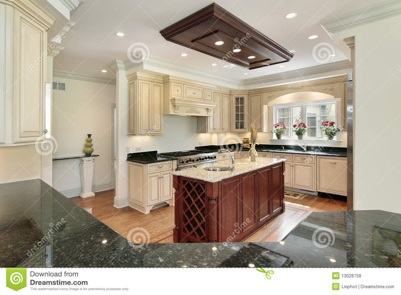 Kitchen With Center Island Royalty Free Stock Photos   Image  13028758