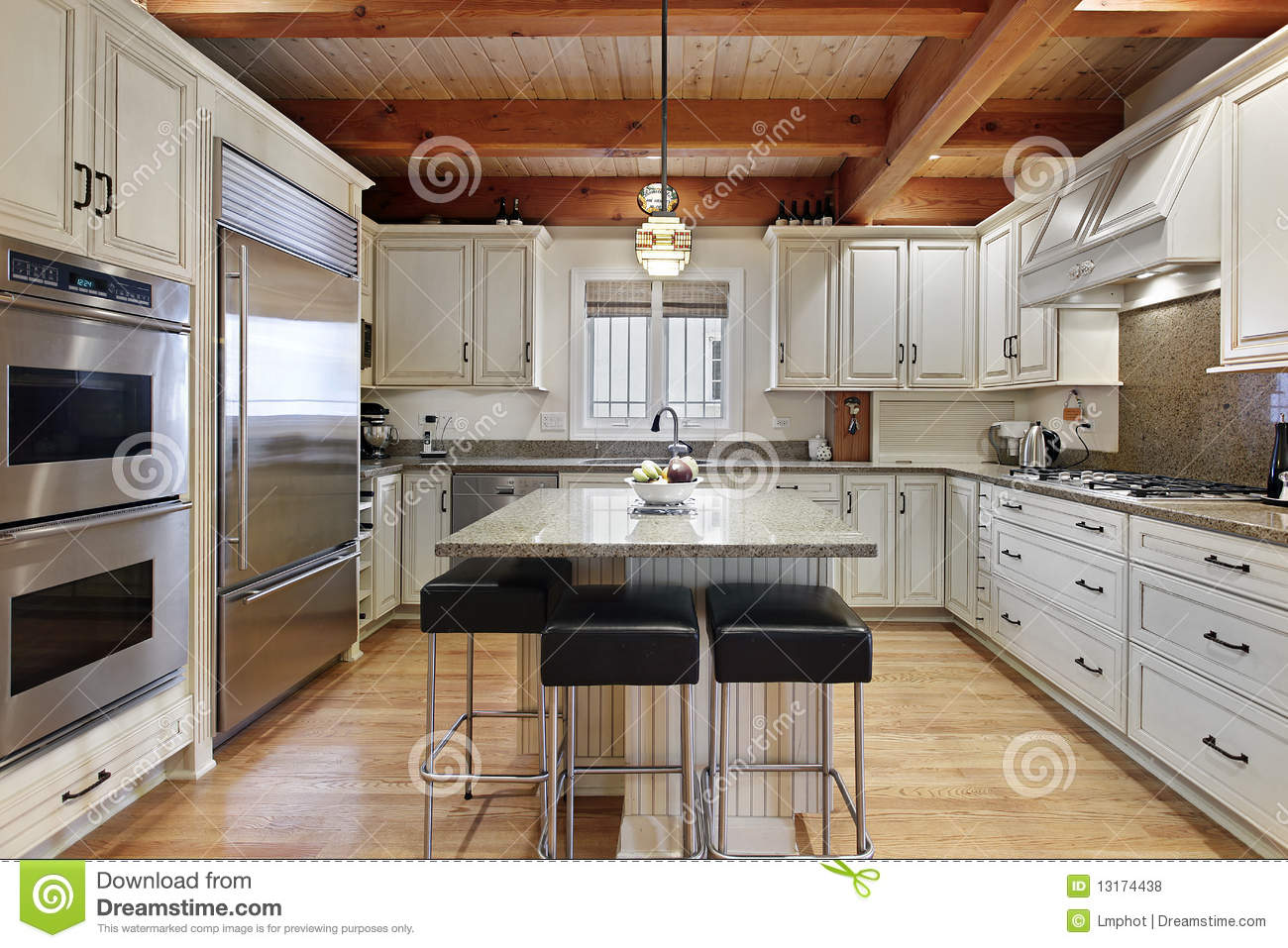 Kitchen With Center Island Royalty Free Stock Photos   Image  13174438