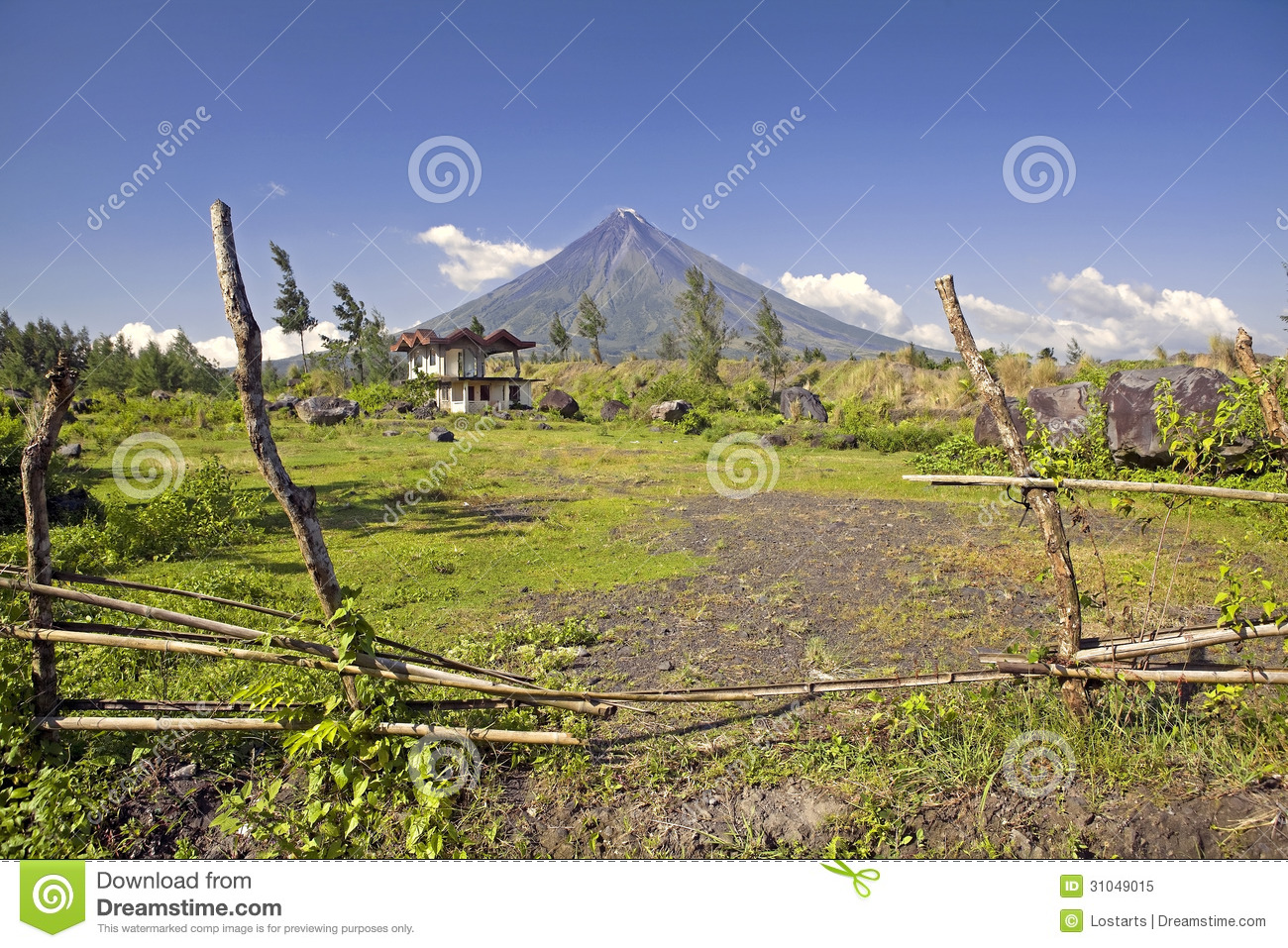 Philippines   Mayon Volcano Royalty Free Stock Photo   Image  31049015