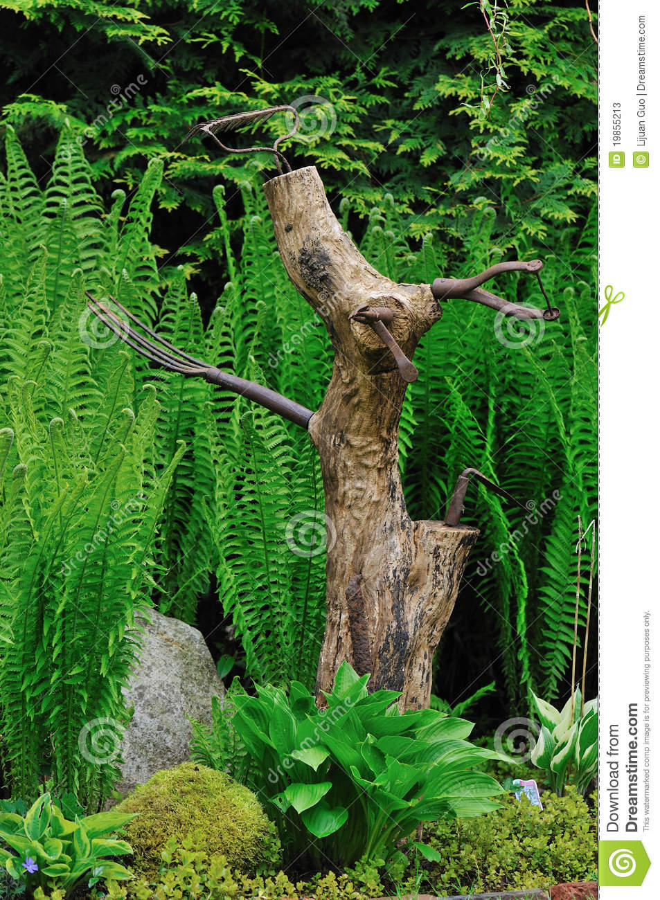Tree Trunk Dog Sculpture In The Shade Garden Stock Photos   Image