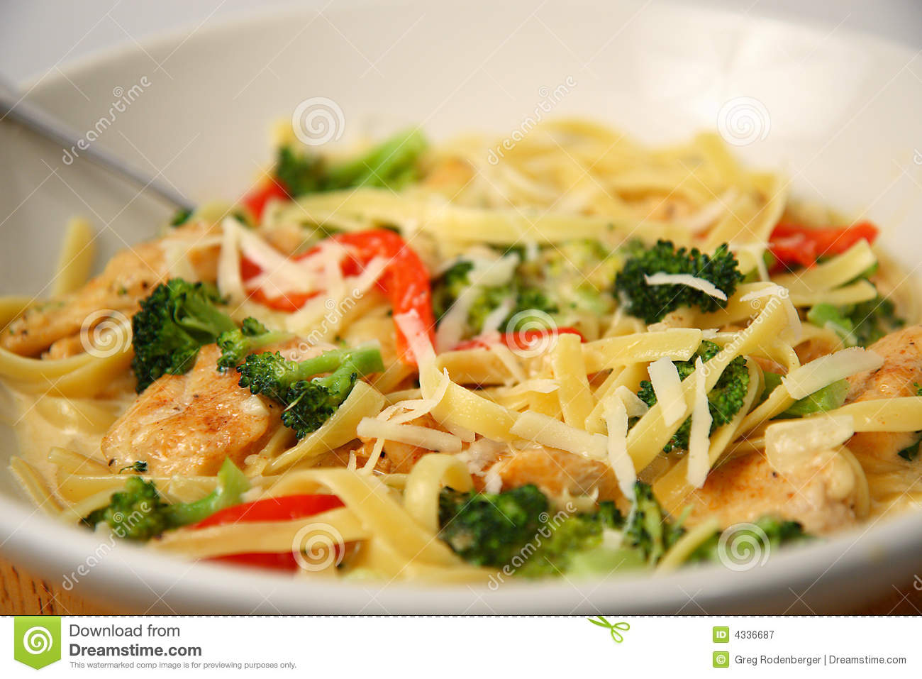Fettuccine Alfredo With Chicken Broccoli And Red Peppers