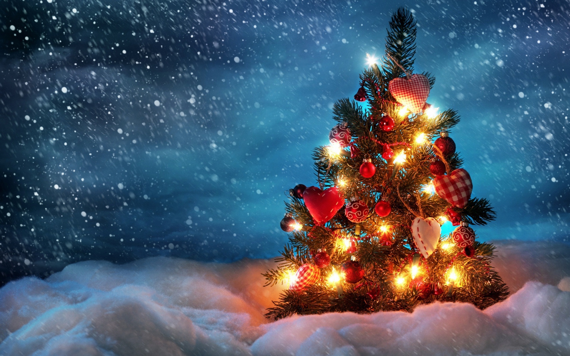 2014 Beautiful Christmas Tree   Wallpaper High Definition High